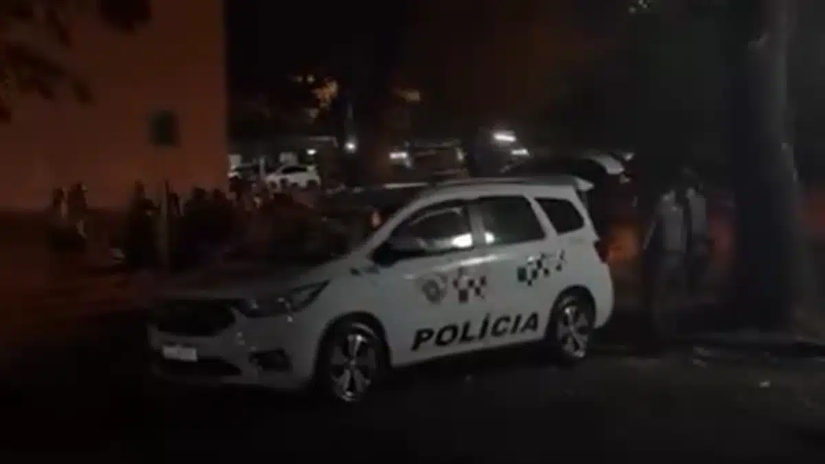 ato obsceno e ameaça em um condomínio na Avenida dos Marins, em Piracicaba, na n