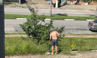 Morador realiza roçagem por conta própria no Parque Jataí, em Votorantim