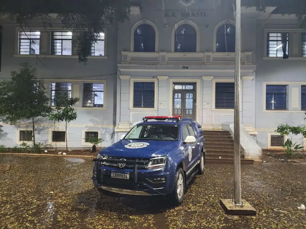 volta das 20h. Os animais teriam acessado a unidade pelo portão dos fundos no mo