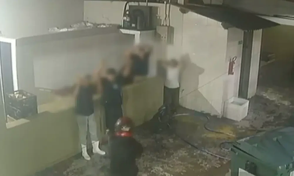 dentro de tudo! Basta acessar o link aqui ! Na sequência, o suspeito entra na ch