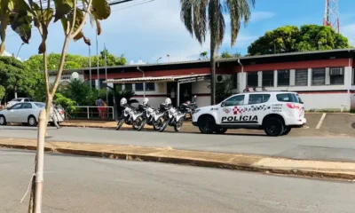 ação, a colisão aconteceu quando a motocicleta atingiu a parte traseira de um tr
