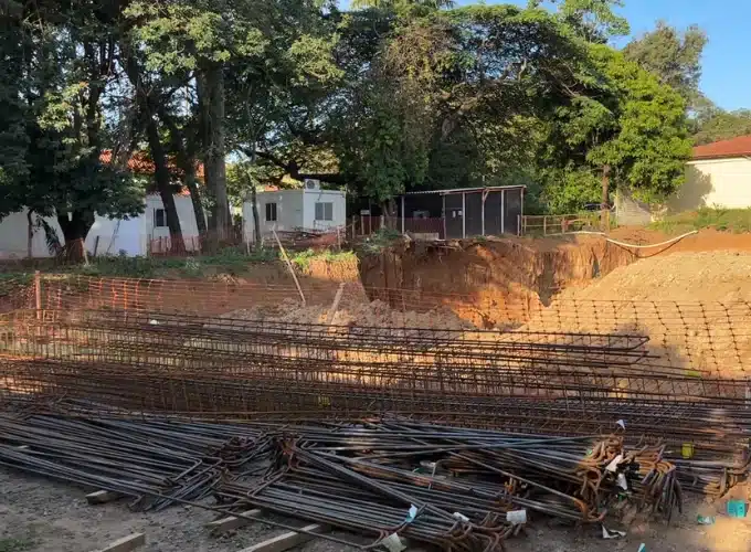 volta das 15h da quinta, na Avenida Pádua Dias, na região central da cidade. A v