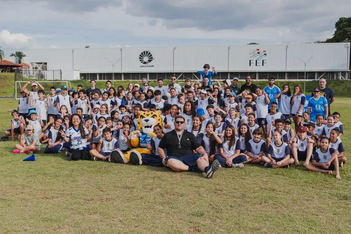 meio de pré-cadastro online. Após essa etapa, os responsáveis são contatados par